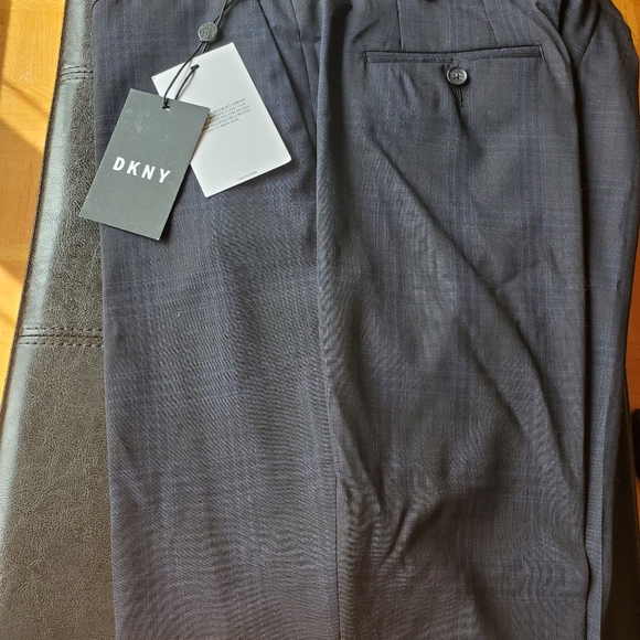 Suit - Picture 2 of 5